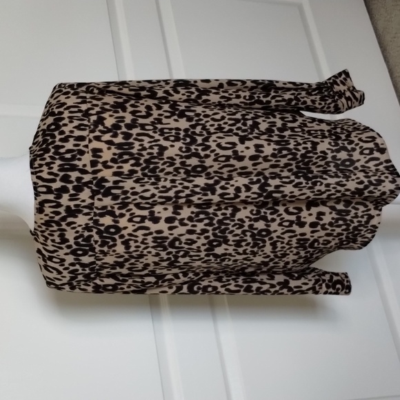 Mittoshop leopard print size medium rolled front long sleeve blouse - Picture 5 of 12